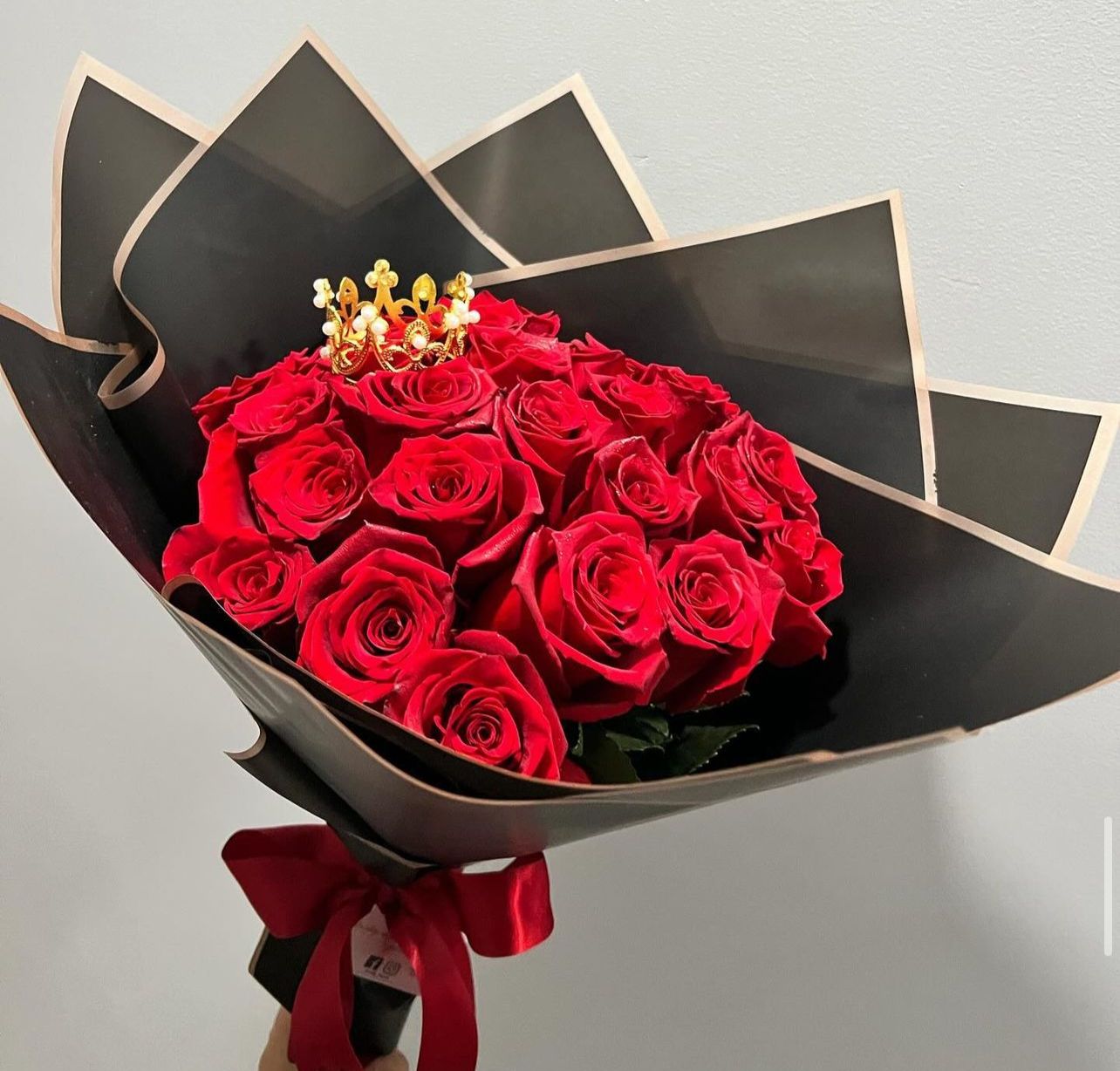 12 RED ROSES STANDAR